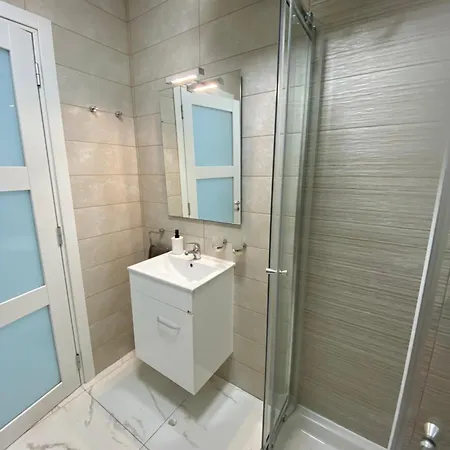 Bugibba Modern Spacious 2 Bedroom With Parking Apartmán *