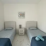 Bugibba Modern Spacious 2 Bedroom With Parking Apartament