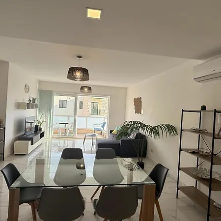 Bugibba Modern Spacious 2 Bedroom With Parking * セント・ポールズ・ベイ