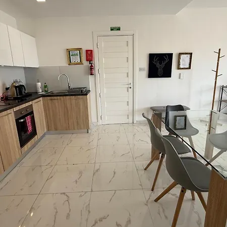 Bugibba Modern Spacious 2 Bedroom With Parking セント・ポールズ・ベイ