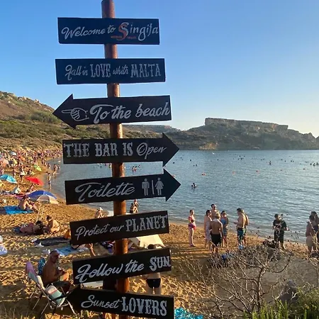 Bugibba Modern Spacious 2 Bedroom With Parking アパート セント・ポールズ・ベイ