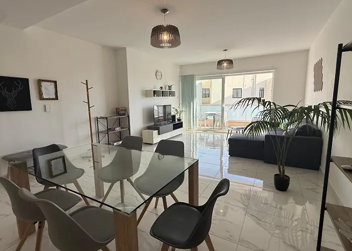 Bugibba Modern Spacious 2 Bedroom With Parking Apartment *