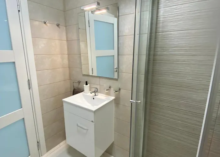 Bugibba Modern Spacious 2 Bedroom With Parking Lejlighed *