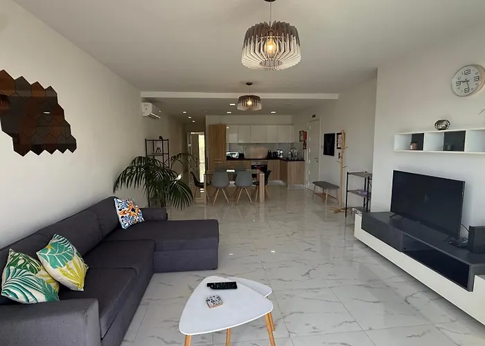 Bugibba Modern Spacious 2 Bedroom With Parking *